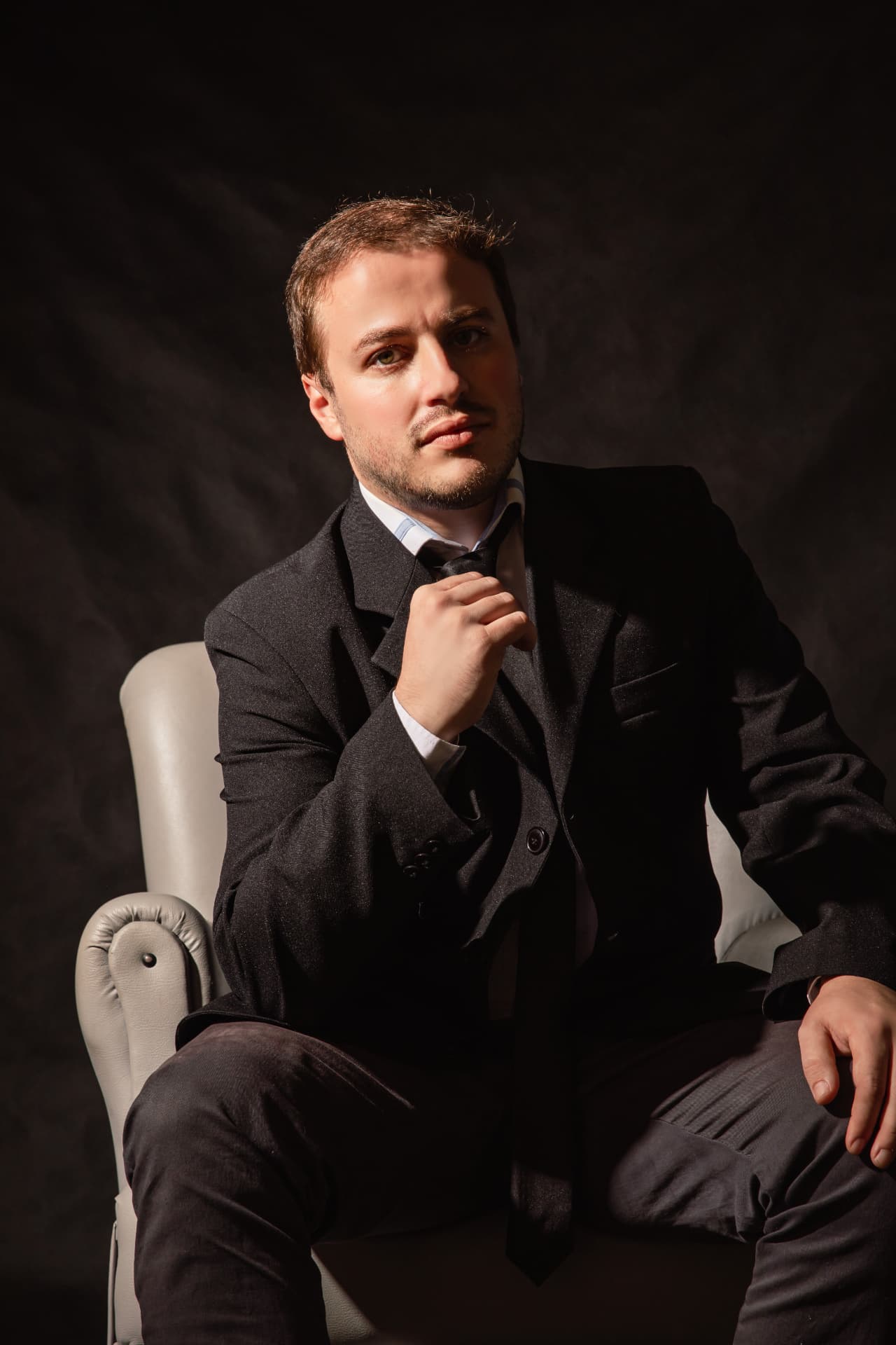 Retrato de Paulo Henrique Capitanio, sócio fundador do escritório PGC Advocacia